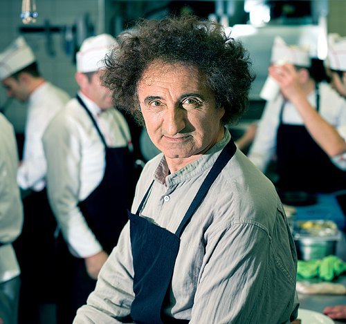 Gecələri tualetdə yatan, indi isə "Ferrari" sürən MƏŞHUR - FOTOLAR