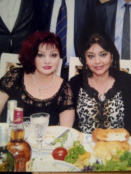 Azərbaycanlı müğənni aktrisa qayınanası ilə - FOTO