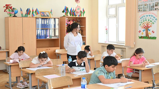 Tamştatlı müəllim axşam 6-dək işləyəcək? (VİDEO)