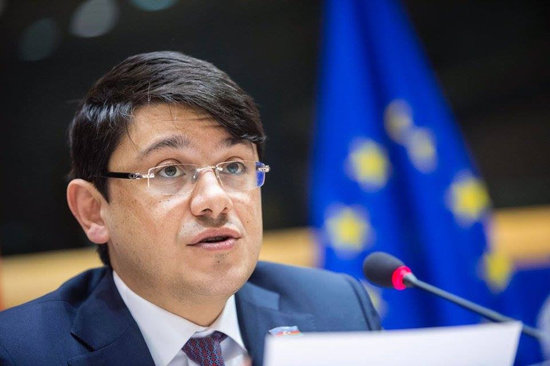 26 yaşında deputat, 39 yaşında nazir statusunda olan azərbaycanlı - Fuad Muradov kimdir?