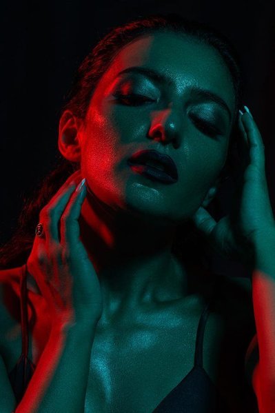 Dilarə ehtiraslı qadın obrazında FOTOLAR