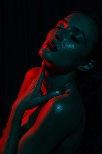 Dilarə ehtiraslı qadın obrazında FOTOLAR