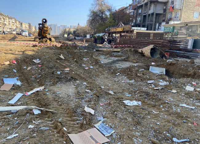 "Yeni salınan yola görə binaya yeraltı qaz sızıb" - Plaza sahibi