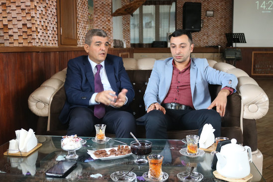 "Elələri var ki, adamın ürəyi ağrıyır, 300 manatlıq iş tapa bilmir"-Fazil Mustafa/MÜSAHİBƏ