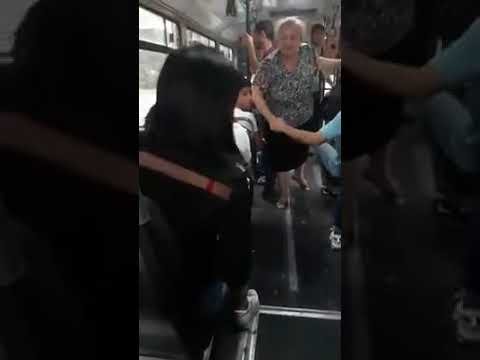 Sərnişinlə sürücü söyüşdü, marşrut 20 dəqiqə yerindən tərpənmədi - "BakuBus"da biabırçılıq - VİDEO