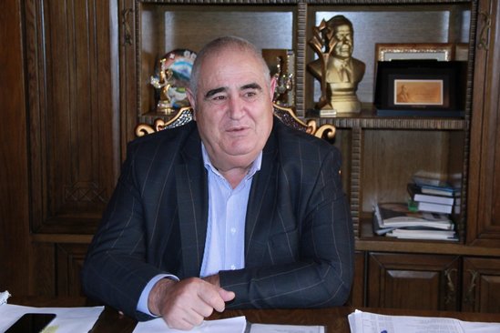 Şərurlu İsfəndiyar: "Bunu sübut edən şəxsə 100 ədəd mənzil bağışlayacam" - Azərbaycanın tikinti maqnatı