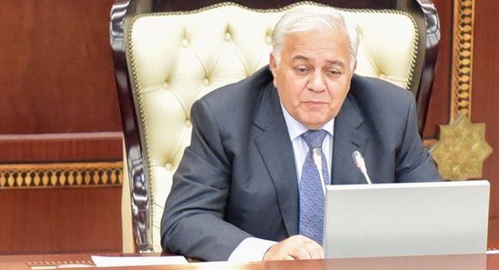 "Çox danışırsan", "Camaata dərs keçmə"- Milli Məclisdə "söz güləşi"