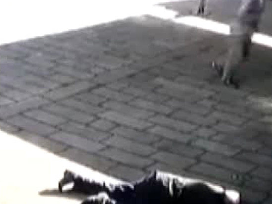 Cənazə namazı qılmağa hazırlaşan kişini məscidin həyətində güllələdilər - VİDEO - FOTO