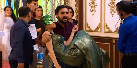 ATV-də xanım iştirakçı huşunu itirdi (VİDEO)