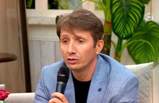 "Həyat yoldaşımın qarşısında baş əyirəm" - Azər Axşam