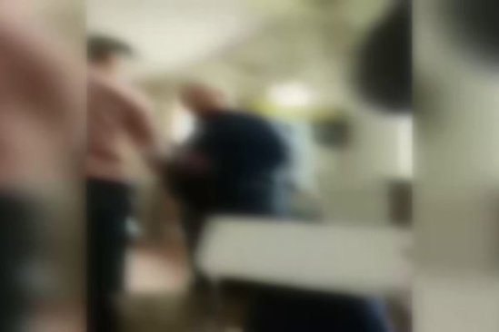 Liseydə müəllimlə şagirdin biabırçı VİDEOSU – NAZİRLİK İŞƏ QARIŞDI/ VİDEO