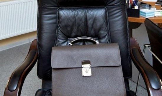 Qohumlarına vəzifə verilən məmurlar, tanınmışlar - SİYAHI