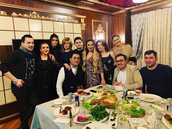 Elgiz Əkbər ad günü etdi - Fotolar+Video