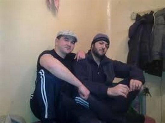 Azərbaycanlı "qanuni oğru" türmədən çıxıb, Bakıya gəldi - FOTOLAR