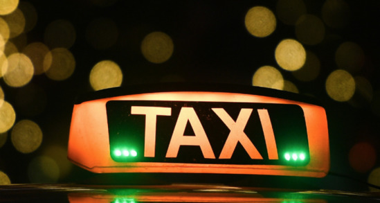 Таксист списал у пассажирки более 1500 манатов за проезд