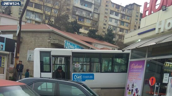 Bakıda avtobus mağazaya girdi - FOTO