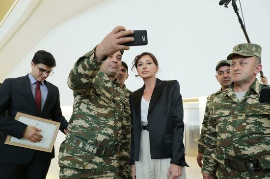 Mehriban Əliyeva: Qarabağın hər bir kəndində, hər bir şəhərində Azərbaycan bayrağı dalğalanacaq - FOTO (YENİLƏNDİ)