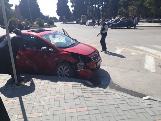 Qadınlar qəza törətdi - Xəsarət alan var (FOTO)