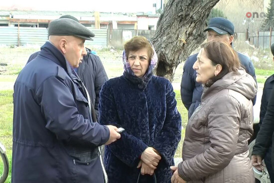 İcra başçısı əhaliyə verdiyi vədi yerinə yetirmir - sakinlər ayağa qalxdı/ FOTOLAR