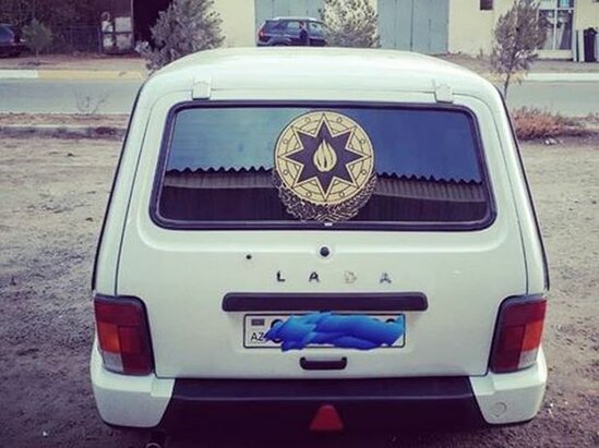 Yol polisi maşına gerb yapışdıranlara - XƏBƏRDARLIQ ETDİ