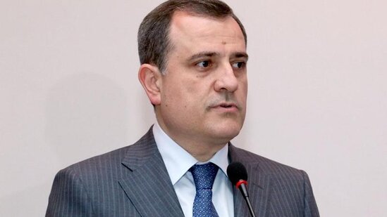 Orta məktəblərdə dinlə bağlı tədris nəzərdə tutulmayıb - Nazir