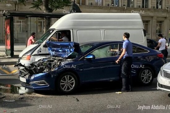 Bakıda "Hyundai" əsgərləri daşıyan maşına çırpıldı - FOTO/VİDEO