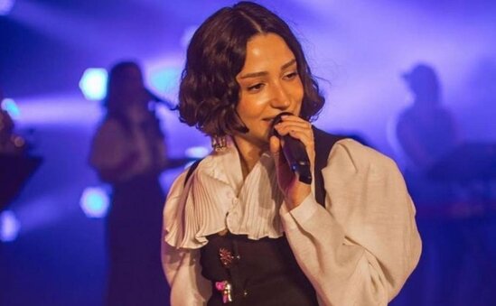 Türkiyəli müğənni Bakı konsertindən görün neçə milyon qazandı