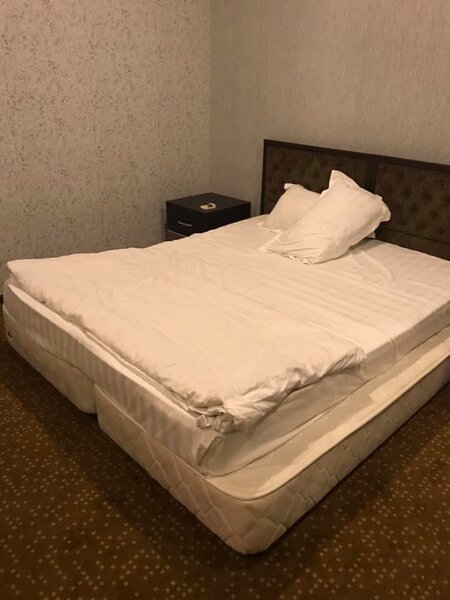 Azərbaycanda məşhur oteldə biabırçılıq - Çarpayı əvəzinə... - FOTO