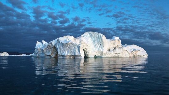 Antarktida buzlağından nəhəng aysberq ayrılıb - VİDEO