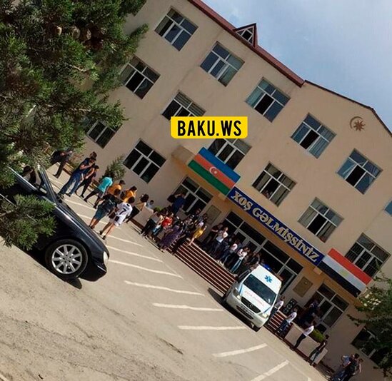 Azərbaycanda məktəbin həyətində DƏHŞƏT – Maşın 2 şagirdi vurub, birinin üstündən keçdi – FOTO