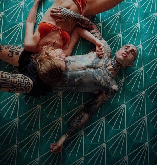 İşləməyə qarşı çıxan cütlük bu yolla pul qazanır - FOTOLAR