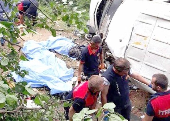 Şənlikdən qayıdanları daşıyan avtobus dərəyə yuvarlandı: 5 ölü - FOTO