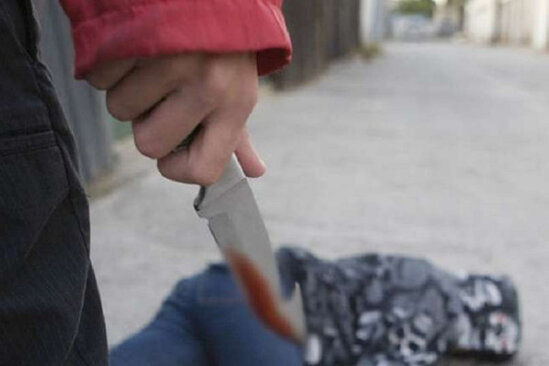 Polis yeznəsini bıçaqlayıb qaçan 18 yaşlı gənci AXTARIR