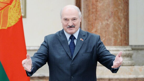 Lukaşenko 6 min məhkumu ƏFV ETDİ
