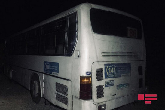 Bakıda avtobus iki piyadanı vuraraq xəsarət yetirdi - FOTO