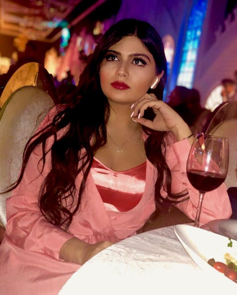 Bu da Roza Zərgərlinin qızının ŞƏKİLLƏRİ