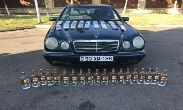 "Mercedes"dən qanunsuz spirtli içkilər və siqaretlər aşkarlandı — FOTO