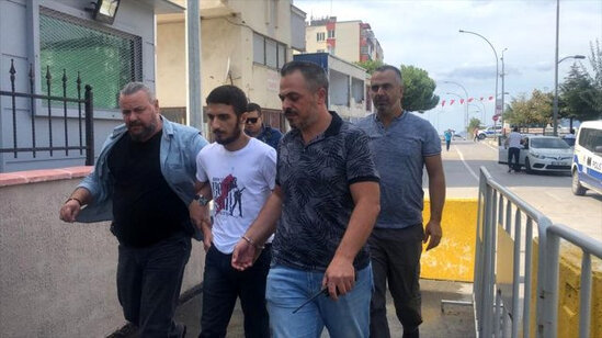 20 yaşlı gəncdən DƏHŞƏTLİ ƏMƏL: Anasını öldürüb, güzgüyə bu sözləri yazdı...