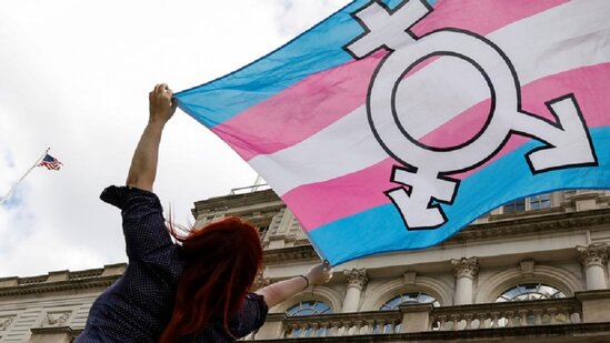 Yüzlərlə transgender cinsiyyətini dəyişdiyi üçün peşman olub