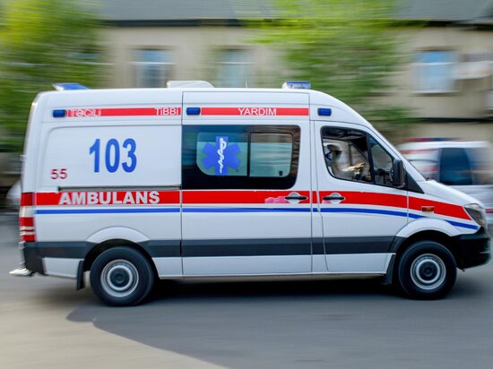 Bakıda güclü külək səbəbindən xəsarət alanların sayı artdı - YENİLƏNİB