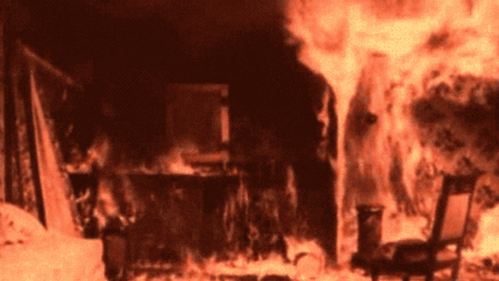 Bakıda 4 otaqlı ev tamamilə yandı