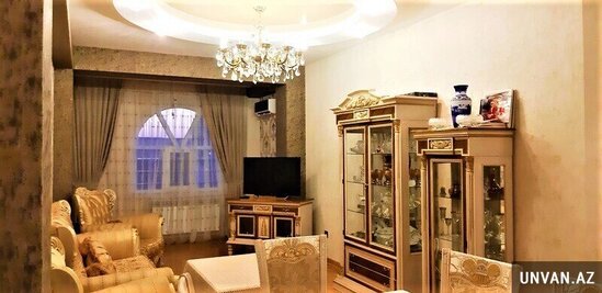 Nəsimi rayonu, 4-cü mikrorayon ərazisində, "QIZIL TAC" şadlıq sarayının arxasında əla təmirli ev satılır!
