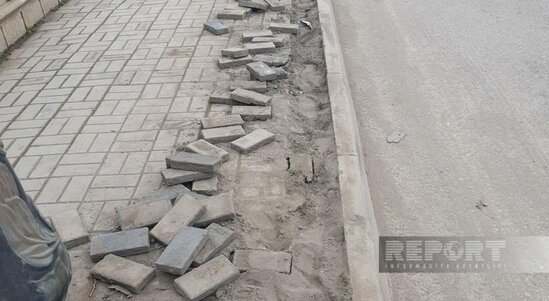 Biləsuvarda yolkənarı səkilər və istinad divarları bərbad vəziyyətə düşüb