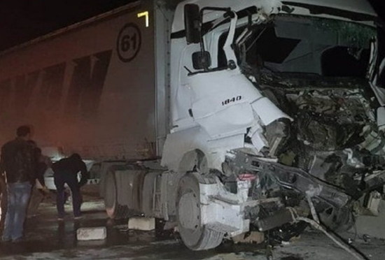 Bakı-Sumqayıt yolunda TIR qəzası - Xırdalana gediş dayandı