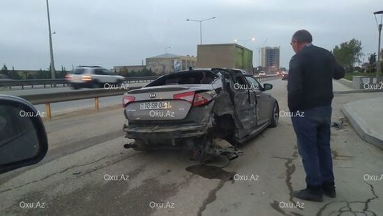 Xırdalanda ağır qəza: Maşının təkərləri yerindən çıxdı - FOTO