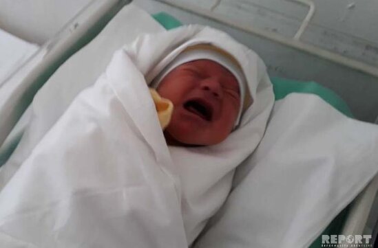 Gəncədə zibilliyə atılan körpənin FOTOLARI