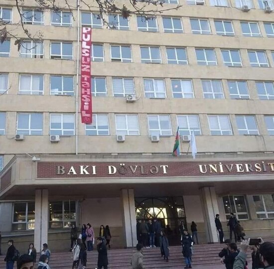 BDU-nun binasından şüar asılmasına MÜNASİBƏT - VİDEO