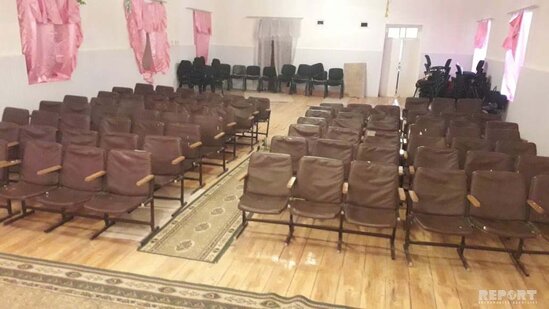 Azyaşlıların Yeni il şənliyi zamanı zalın döşəməsi çökdü - FOTO