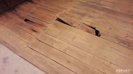 Azyaşlıların Yeni il şənliyi zamanı zalın döşəməsi çökdü - FOTO