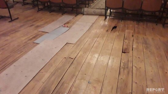 Azyaşlıların Yeni il şənliyi zamanı zalın döşəməsi çökdü - FOTO